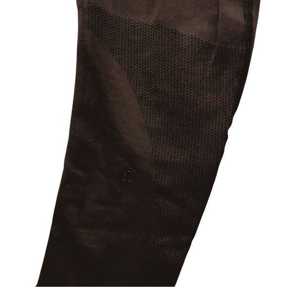 Lululemon Zone In Crops in Gator Green - Picture 8 of 10